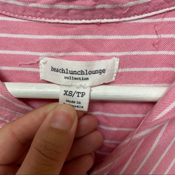 🌟BeachLunchLounge Pink Stripe Button Down Shirt XS - Picture 3 of 6